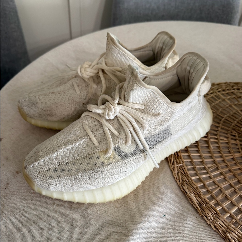 Adidas Yeezy Boost 350 V2 Bone Men Size 7/ Woman’s 8.5 HQ6316 Triple White